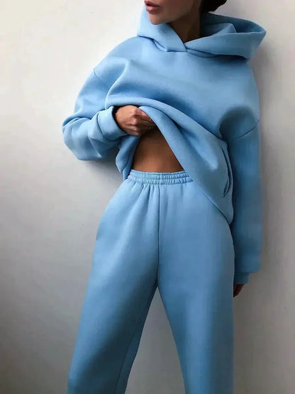 "Set jogger unisex estivo, tessuto morbido, due pezzi, design elegante, tasche, disponibile in Bianco, Blu, Cachi"