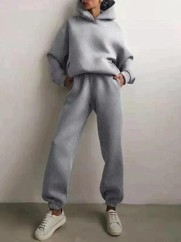 "Set jogger unisex estivo, tessuto morbido, due pezzi, design elegante, tasche, disponibile in Bianco, Blu, Cachi"