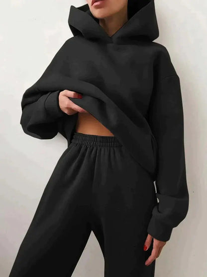 "Set jogger unisex estivo, tessuto morbido, due pezzi, design elegante, tasche, disponibile in Bianco, Blu, Cachi"