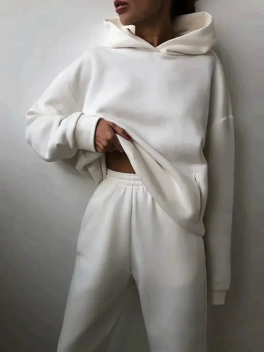 "Set jogger unisex estivo, tessuto morbido, due pezzi, design elegante, tasche, disponibile in Bianco, Blu, Cachi"