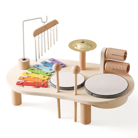 Set musicale per bambini in legno, strumenti colorati, tamburo e gong, stimola creatività e abilità musicali.