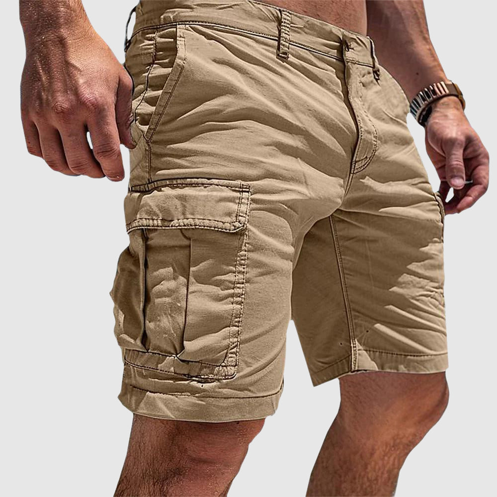 "Shorts cargo uomo estivi beige con tasche multiple per comfort e stile, ideali per avventure all'aperto."