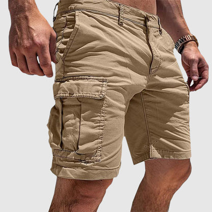 "Shorts cargo uomo estivi beige con tasche multiple per comfort e stile, ideali per avventure all'aperto."