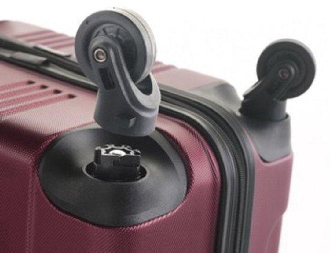 Hard shell Siena suitcase: durable, lightweight, with 360-degree multi-directional wheels.