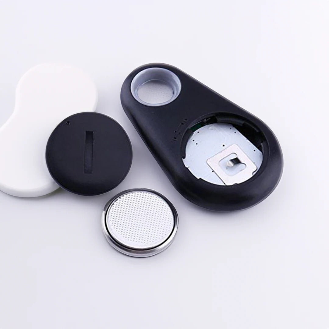 Waterproof GPS tracker for active dogs & cats. Ensures pet safety and real-time location in any environment.