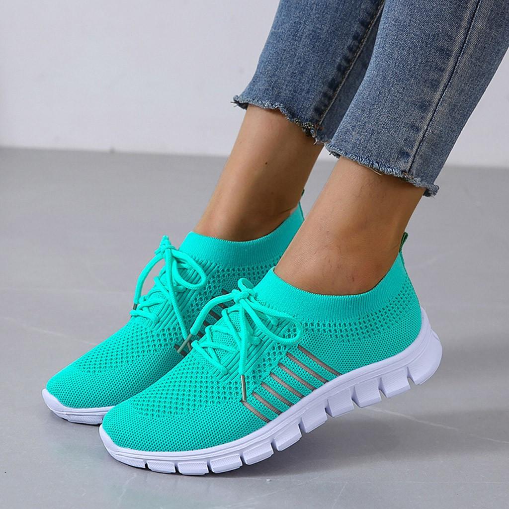 "Sneakers donna eleganti in mesh beige, traspiranti e leggere, con suola ammortizzante e design moderno per ogni occasione."