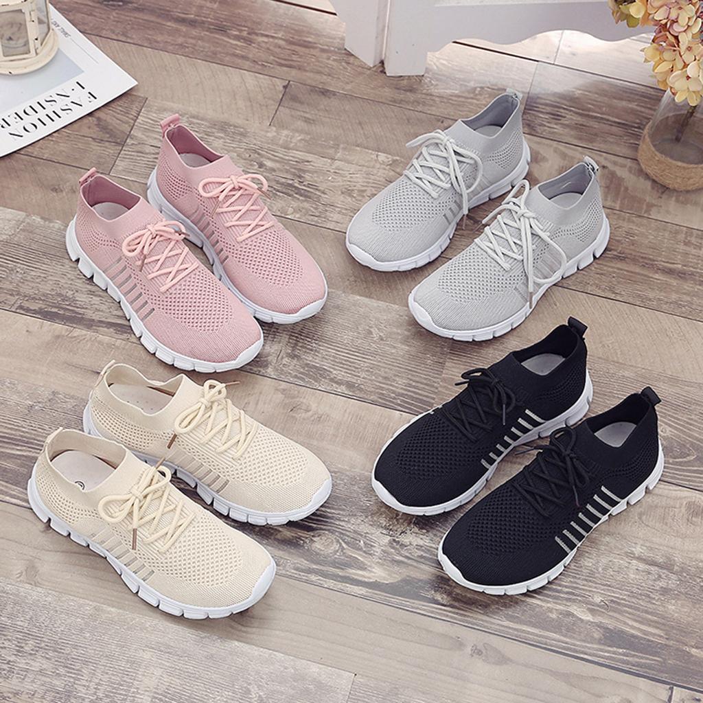 "Sneakers donna eleganti in mesh beige, traspiranti e leggere, con suola ammortizzante e design moderno per ogni occasione."