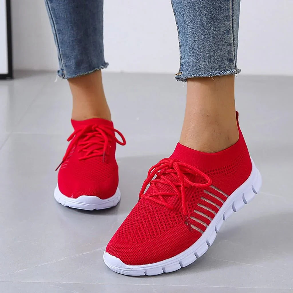 "Sneakers donna eleganti in mesh beige, traspiranti e leggere, con suola ammortizzante e design moderno per ogni occasione."