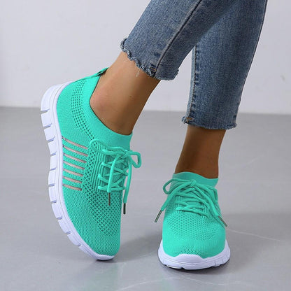 "Sneakers donna eleganti in mesh beige, traspiranti e leggere, con suola ammortizzante e design moderno per ogni occasione."