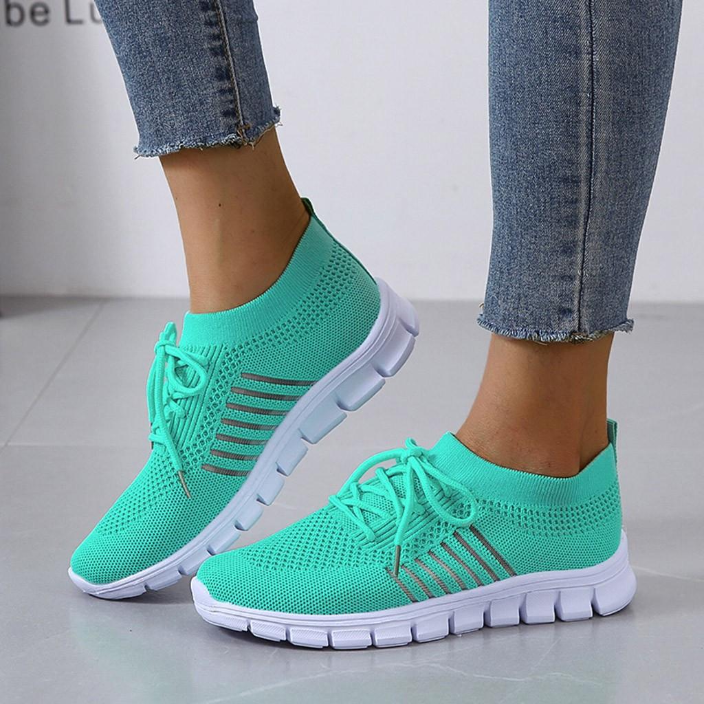 "Sneakers donna eleganti in mesh beige, traspiranti e leggere, con suola ammortizzante e design moderno per ogni occasione."
