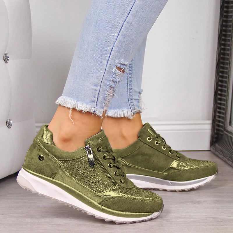 "Sneakers donna ortopediche eleganti, colore chiaro, con design chic e supporto avanzato, perfette per comfort quotidiano."