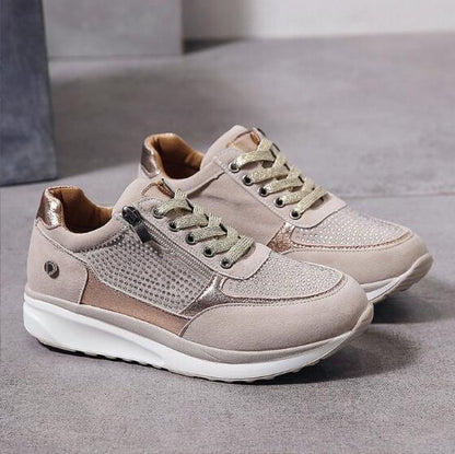 "Sneakers donna ortopediche eleganti, colore chiaro, con design chic e supporto avanzato, perfette per comfort quotidiano."
