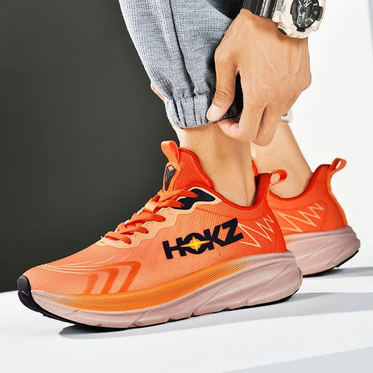 "Sneakers unisex con tecnologia SpringTech, design moderno nero, suola a molla visibile, ideali per sport e attività quotidia