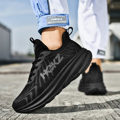 "Sneakers unisex con tecnologia SpringTech, design moderno nero, suola a molla visibile, ideali per sport e attività quotidia