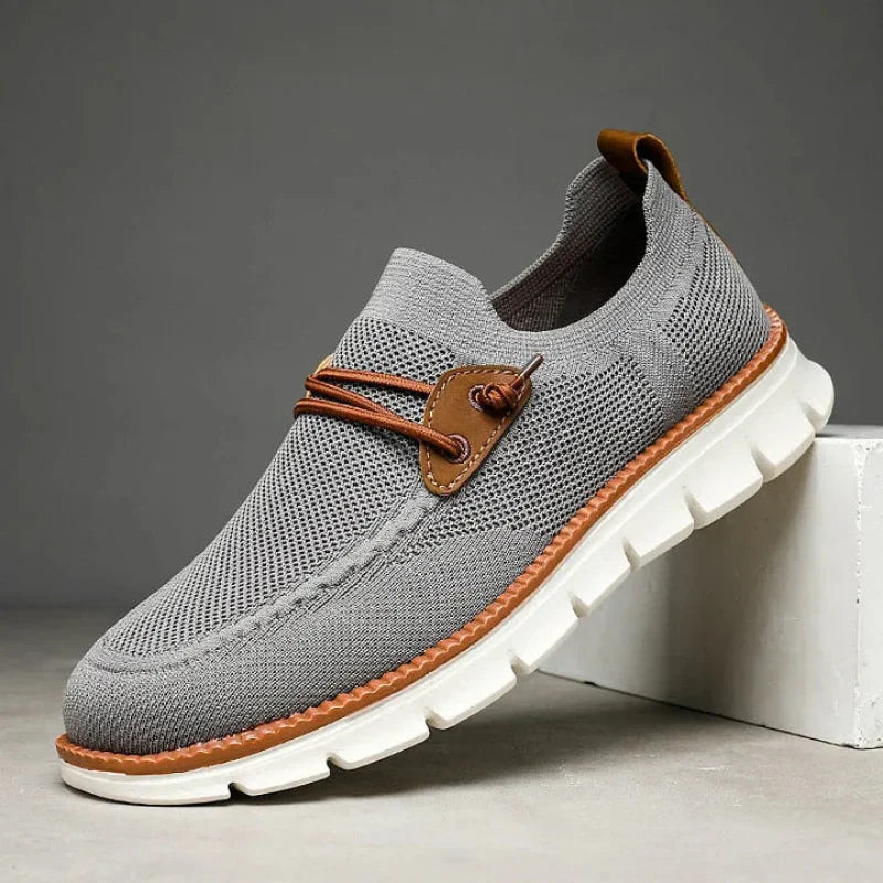 "Sneakers uomo comode in grigio, khaki e nero, design moderno, suola morbida, ideali per comfort e stile quotidiano."
