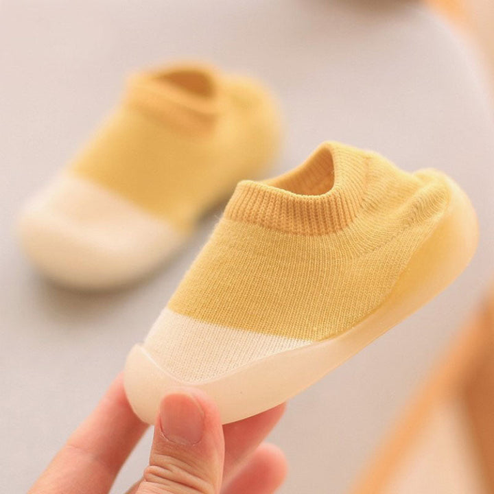 High-quality knitted anti-slip toddler shoes & slippers, offering warmth, comfort, and child safety.