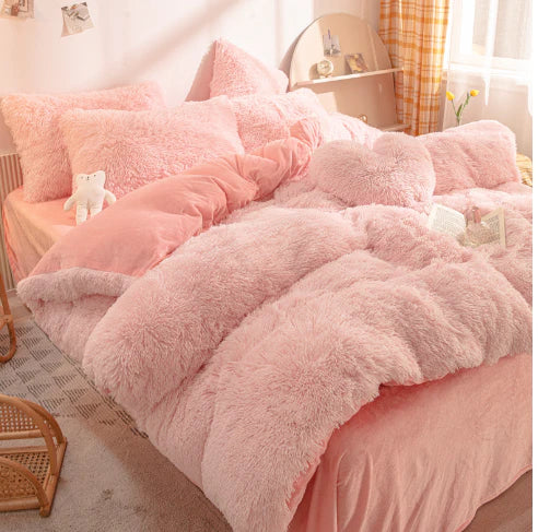 Candy-colored bed linen: a plush duvet cover for a warm, soft & inviting bedroom.