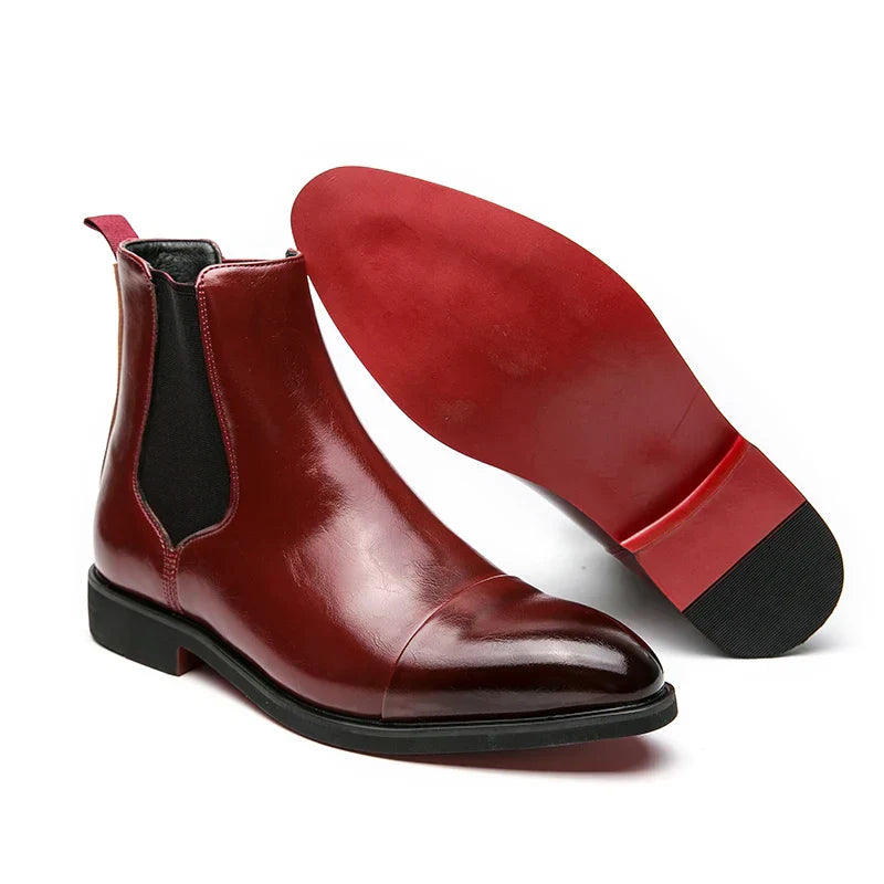 "Stivaletti Chelsea in pelle nera con dettagli elastici, design elegante e moderno per un look maschile sofisticato."