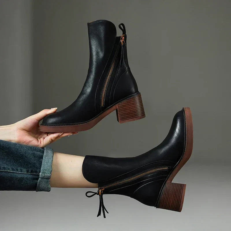 "Stivali da donna in pelle premium marrone, design ankle boot, eleganti e versatili, con punta arrotondata e suola robusta."
