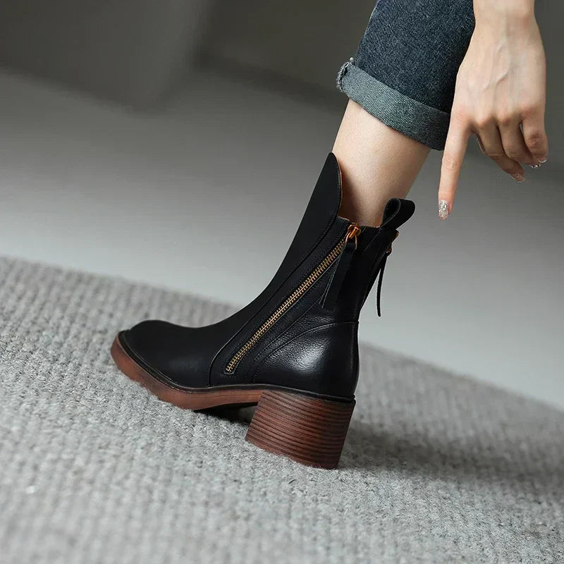 "Stivali da donna in pelle premium marrone, design ankle boot, eleganti e versatili, con punta arrotondata e suola robusta."