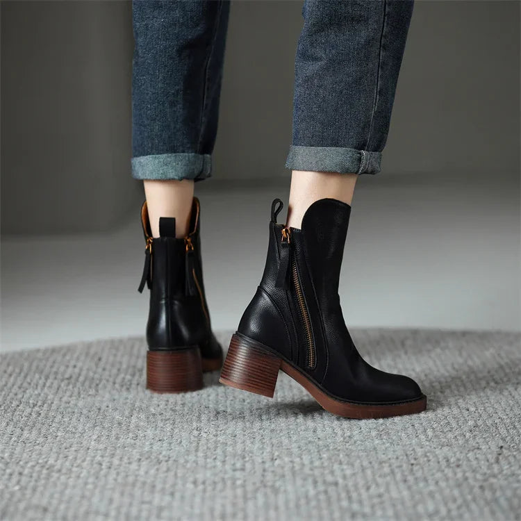"Stivali da donna in pelle premium marrone, design ankle boot, eleganti e versatili, con punta arrotondata e suola robusta."