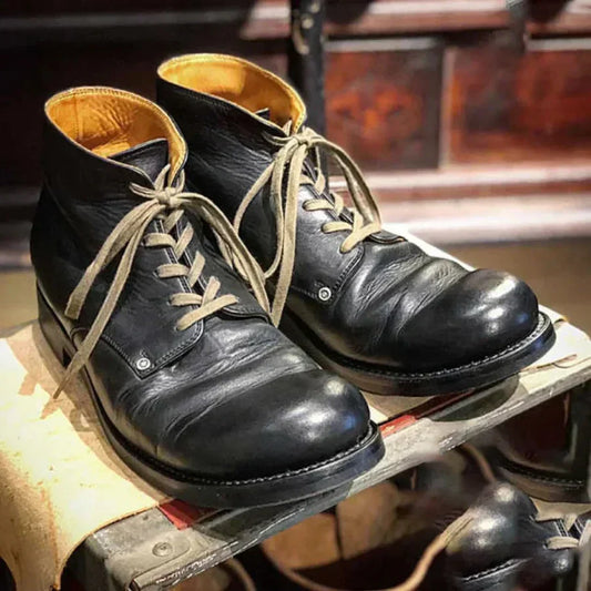 "Stivali eleganti da uomo in pelle marrone con cerniera, suola robusta, design versatile e adatti per ogni occasione"