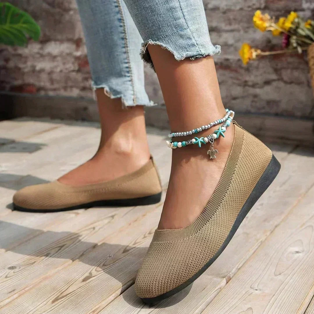 Stylish black women's orthopedic ballerinas, comfort flats perfect for all-day wear & office.