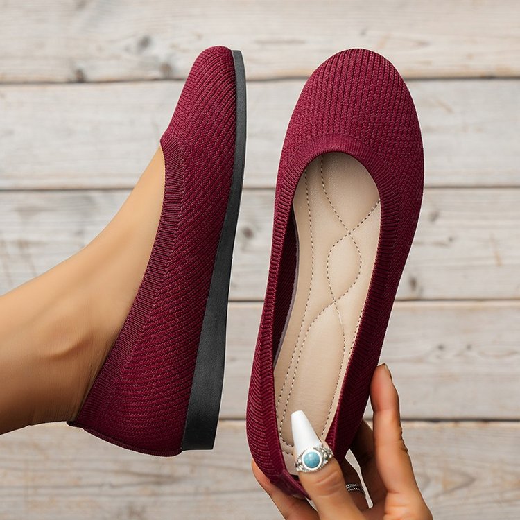 Elegant women's orthopedic ballerinas, supreme comfort flats for versatile and stylish footwear.