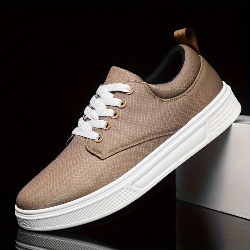 Versatile men's casual shoes in a comfortable design. Perfect for everyday wear, offering stylish and durable footwear.