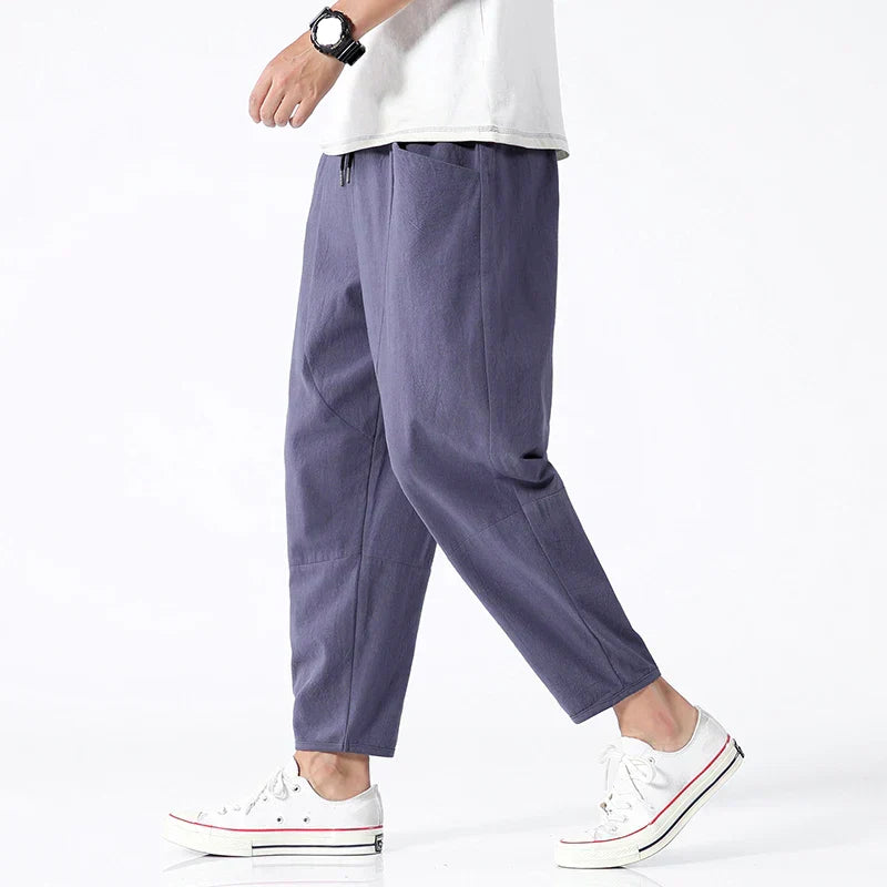 Stylish men's tapered cropped comfort pants with easy fit, ideal for casual summer fashion. Drawstring waist.