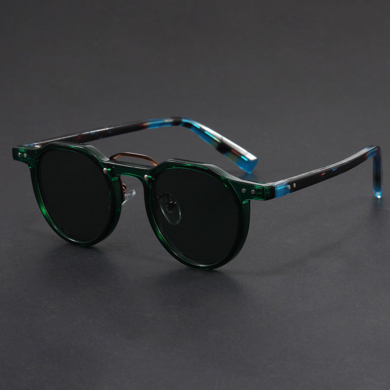 Chic unisex fashion sunglasses, versatile eyewear for any outfit, offering UV400 sun protection.