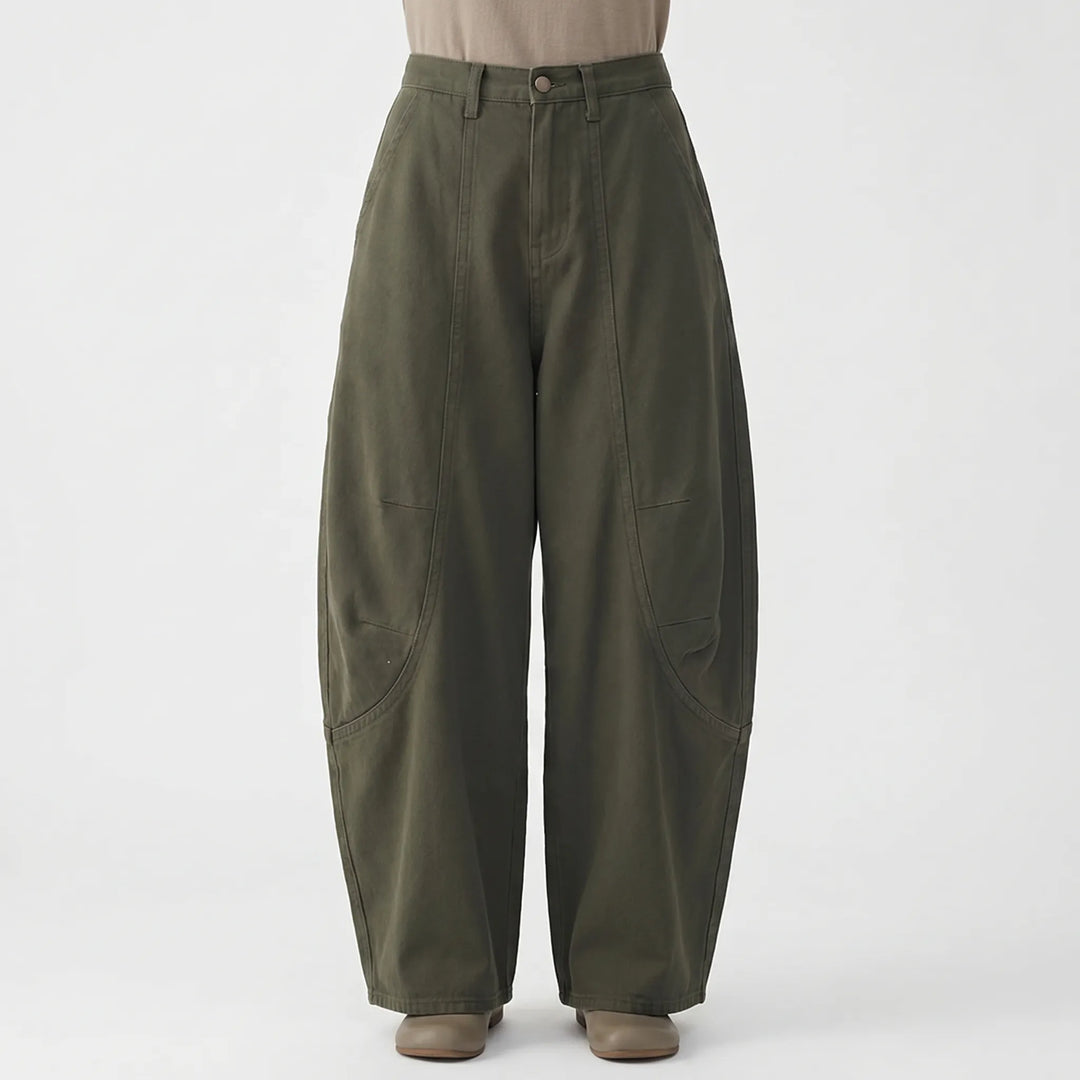 Versatile women's barrel-leg jeans, loose-fit and low-rise, ideal for comfortable casual or trendy summer fashion.