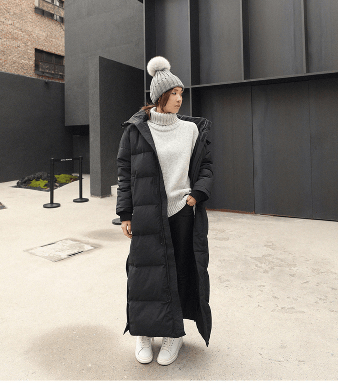 Trendy oversized women's winter coat, Luna parka, ideal for cold weather, offering warmth & windproof comfort.