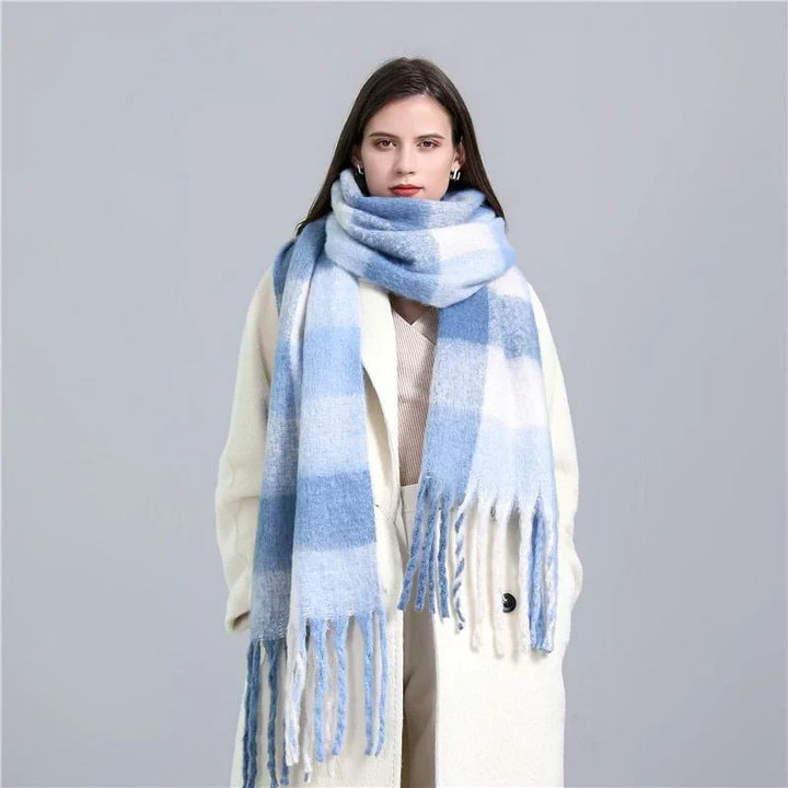 Trendy Elira women's checked scarf, soft cashmere-feel for winter.
