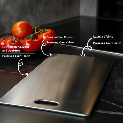 "Tagliere in titanio antibatterico, resistente e igienico, elegante e moderno per cucina, non assorbe odori né batteri."