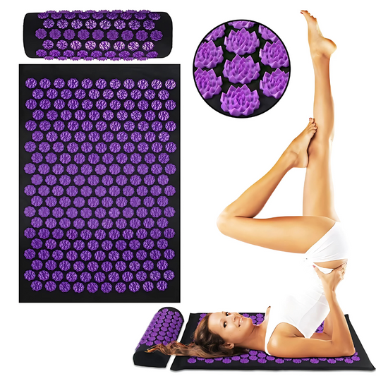 "Tappetino yoga con punte di acupressione, verde, su sfondo bianco, per massaggio, yoga e relax, con cuscino incluso."