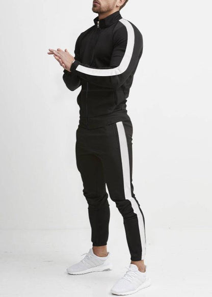 "Tuta da uomo in pile grigio, elasticizzata, con dettagli rinforzati, per stile casual e comfort in ogni stagione."