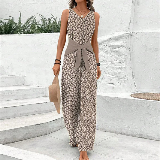 "Tuta elegante donna senza maniche in cotone premium, colore neutro, silhouette sagomata, ideale per eventi estivi"