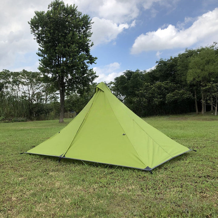 Pyramid camping shelter, close-up of the zipper, ensuring secure closure and durability.