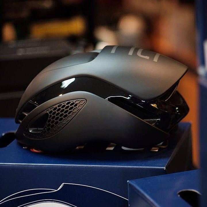 Unisex aerodynamic cycling helmet in matte black, integrated molding, perfect for road cycling & mountain biking