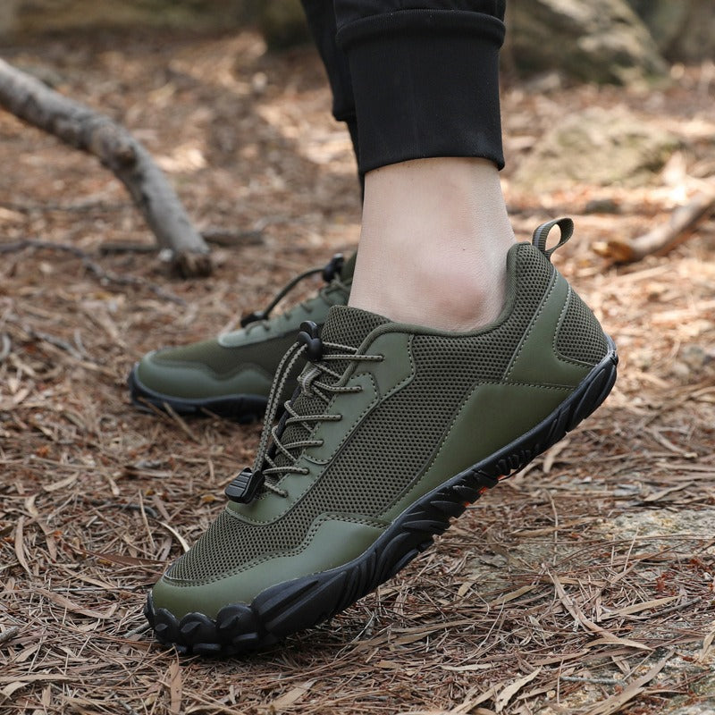 Unisex walking trainers with non-slip sole & wide toe box, perfect for comfortable barefoot hiking.