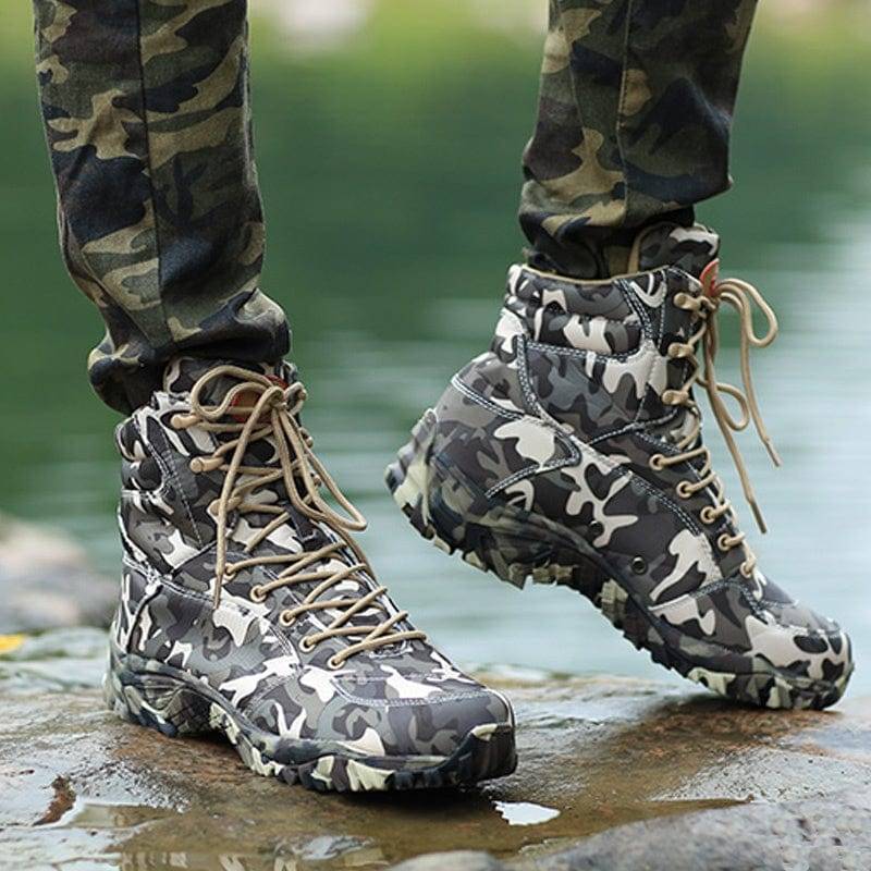 Unisex camouflage canvas trekking boots, durable outdoor footwear for hiking, lace-up design