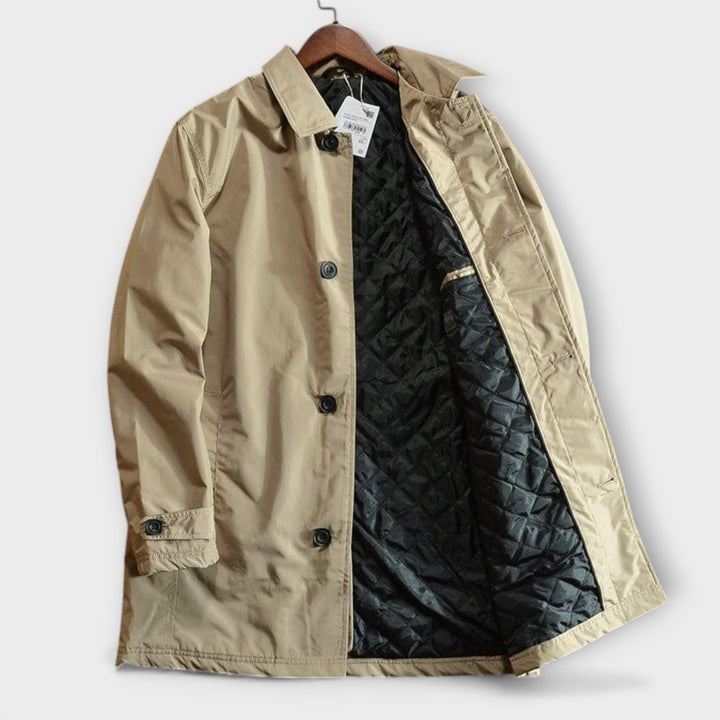 Comfortable unisex weatherproof coat. Lightweight & warm, ideal for outdoor adventures in wind & rain.