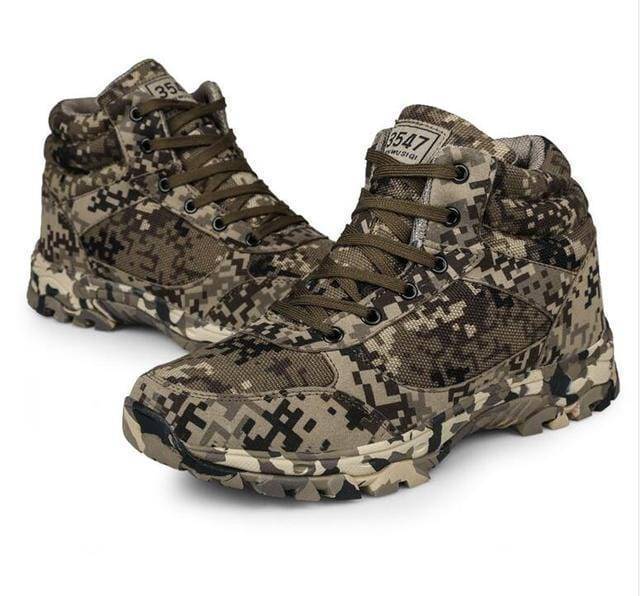 Unisex durable tactical combat work boots for military, police, or outdoor use with plush lining and lace-up design
