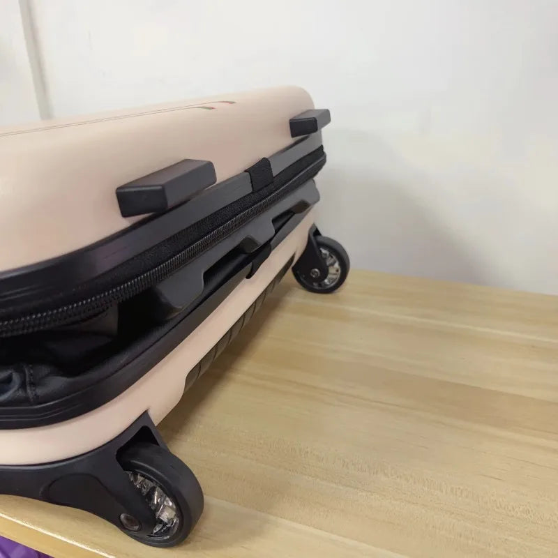 Stylish unisex hard shell rolling suitcase. Perfect for weekend travel, cabin or checked luggage.