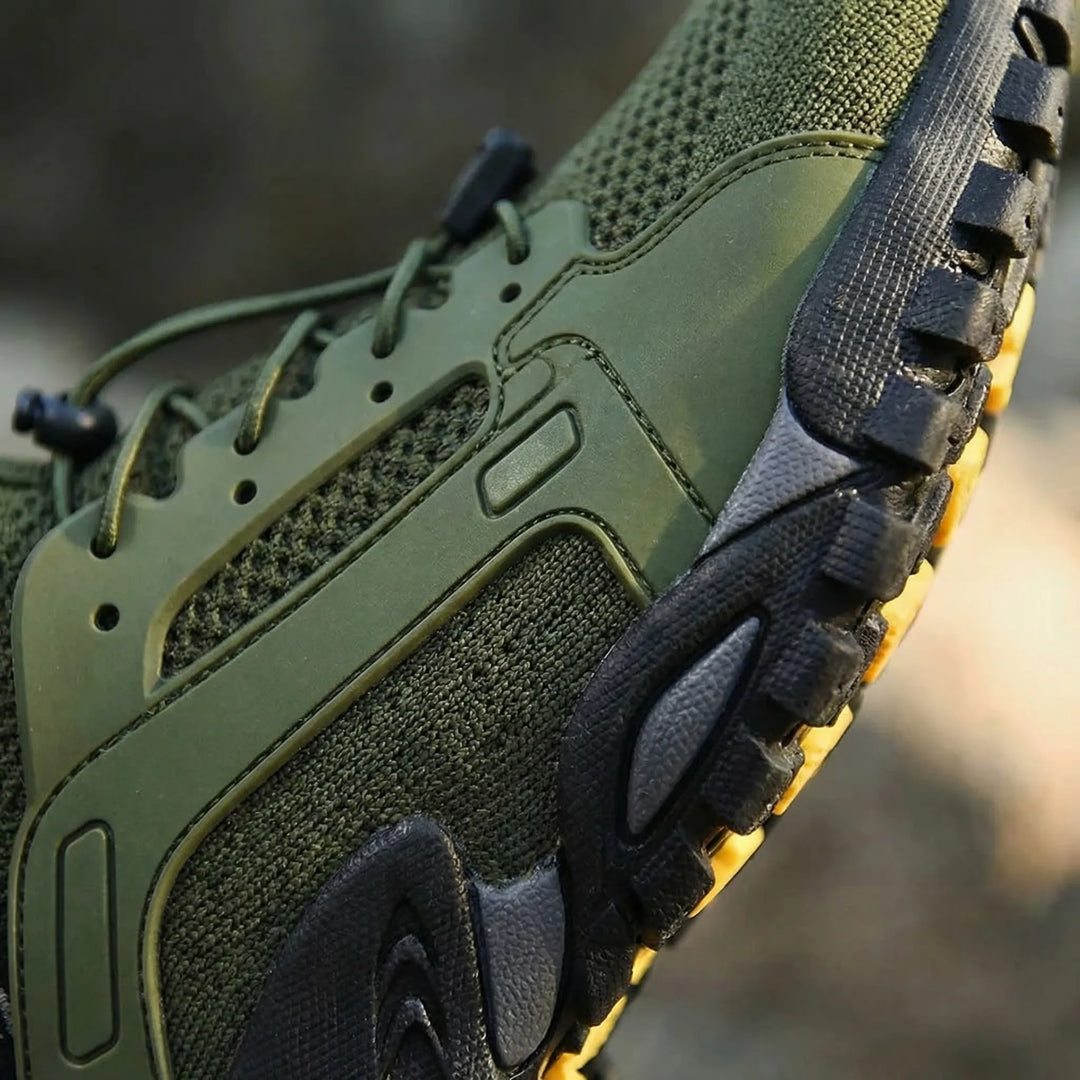 Breathable, quick-dry unisex high-top trail shoes. Ideal for active hiking, running, and all-terrain sports.