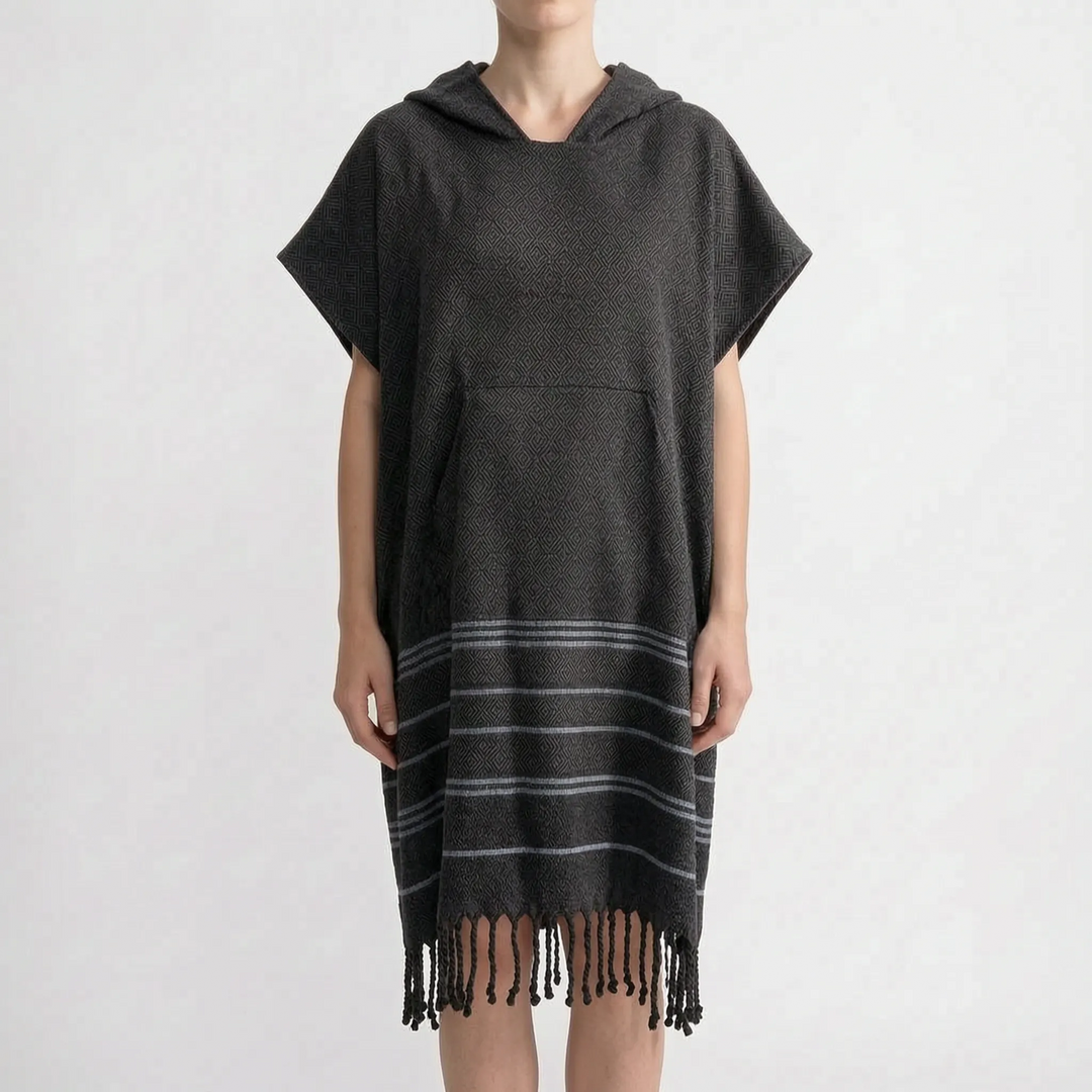 Unisex quick-dry hooded changing poncho for hassle-free beach trips & water sports.