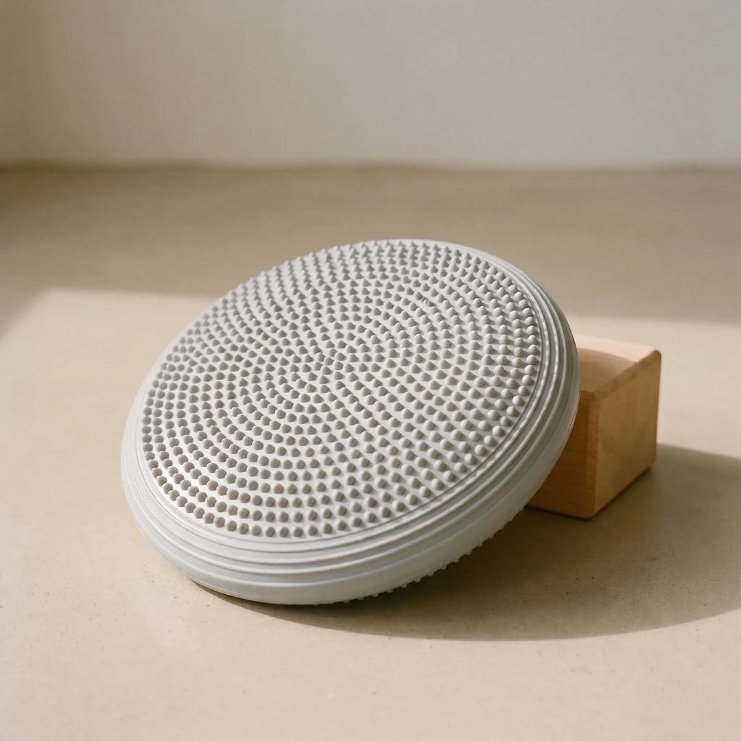 Unisex inflatable round balance cushion for core stability & balance training. Perfect for fitness & home gym.