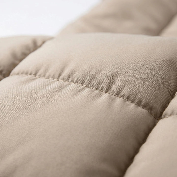 Envelope-style 3-season sleeping bag, ultralight & comfortable for unisex camping & hiking adventures.