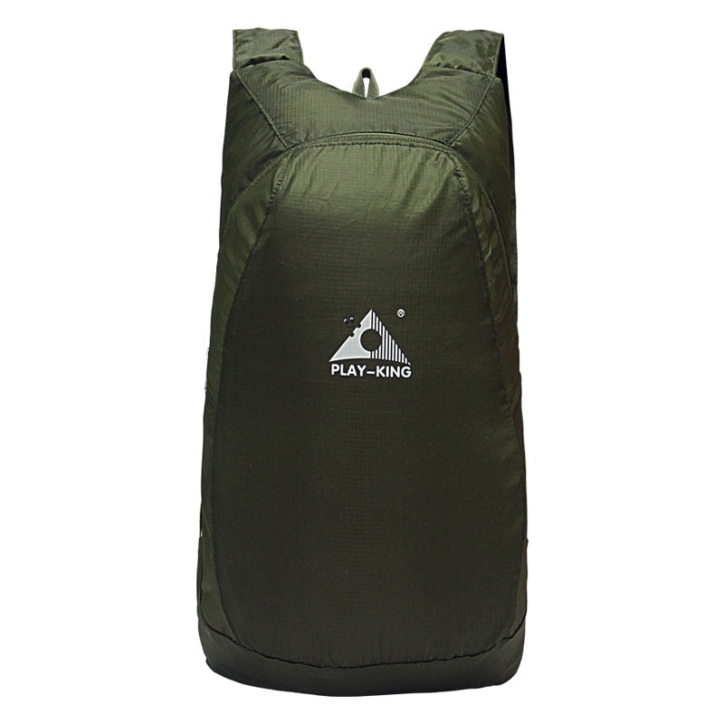 Unisex 20L daypack, lightweight and water-resistant, shown in an outdoor setting.